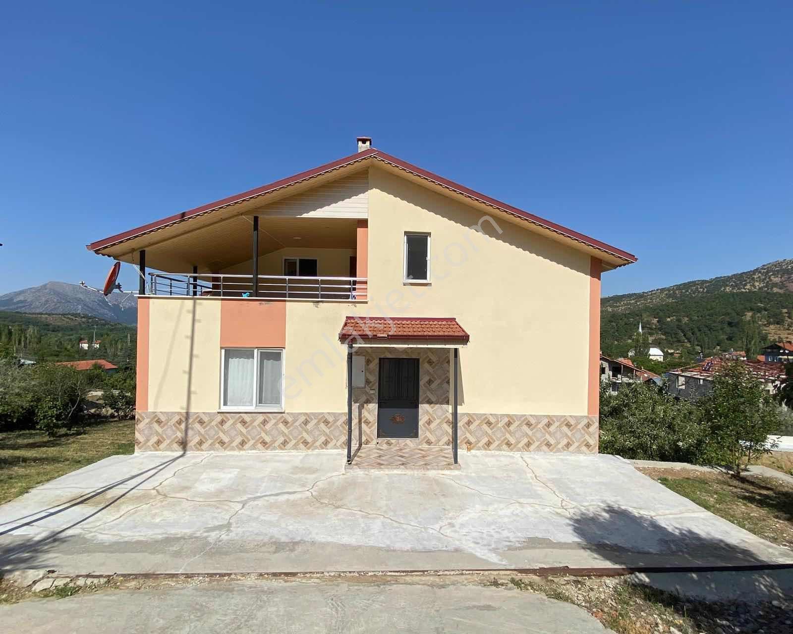 Isparta Aksu Yenice Köyiçi'nde Satılık 2 Katlı Müstakil Ev