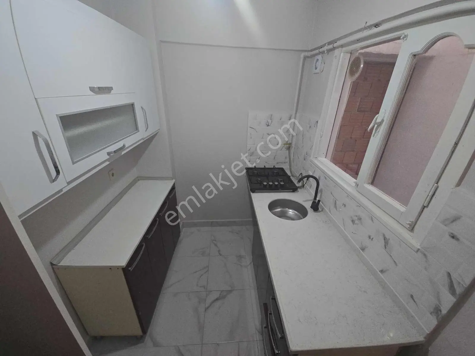 Remax Anka' Dan Çarşıda Deniz Ve Şehir Manzaralı 2+1 Daire - Görsel 5