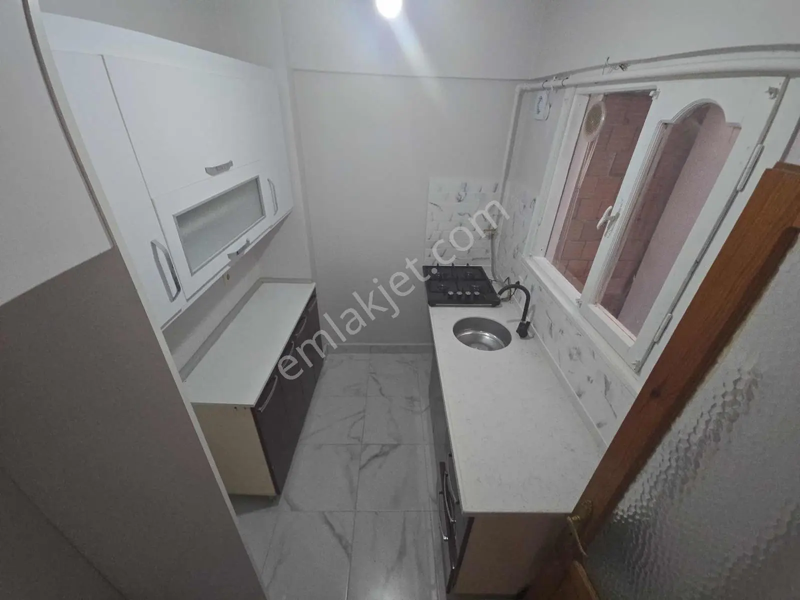 Remax Anka' Dan Çarşıda Deniz Ve Şehir Manzaralı 2+1 Daire - Görsel 12
