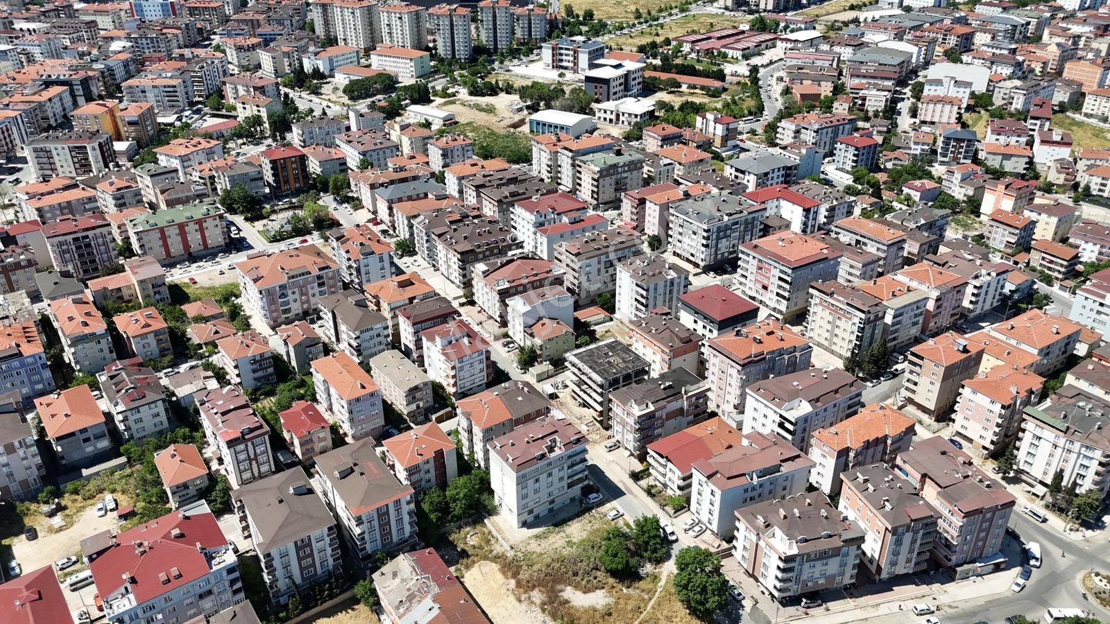 Rüzgar Emlak'tan Merkezi Konum Ara Kat Ön Cephe Daire - Görsel 2