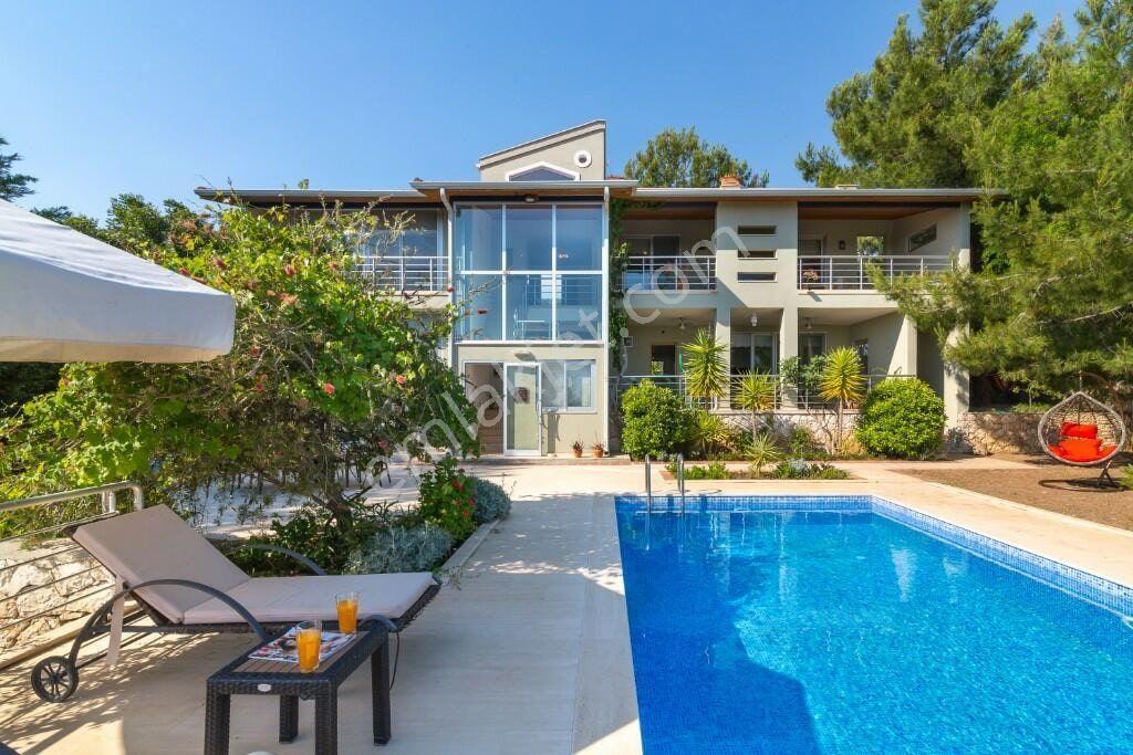 Kalkan - İslamlar Köyünde Doğa Ve Deniz Manzaralı Modern Villa