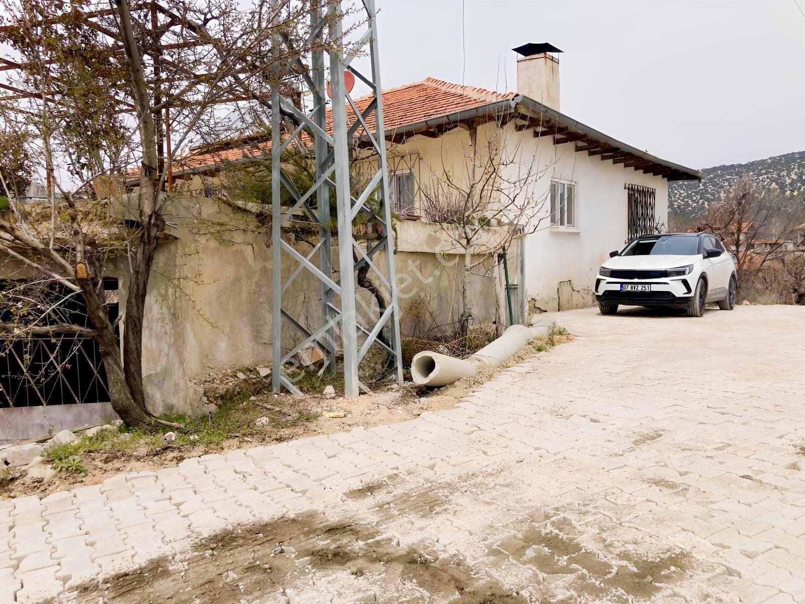 Korkuteli Sülekler Merkezde İçerisinde Evi Olan Bahçe !