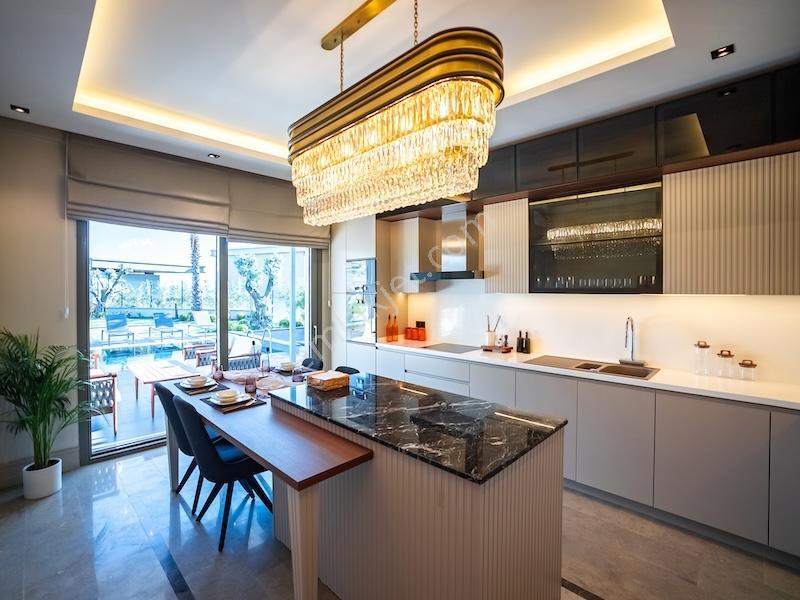 Göl Manzaralı Özel Ödeme Planlarıyla Satılık Lüks 6+1 Villa - Görsel 6
