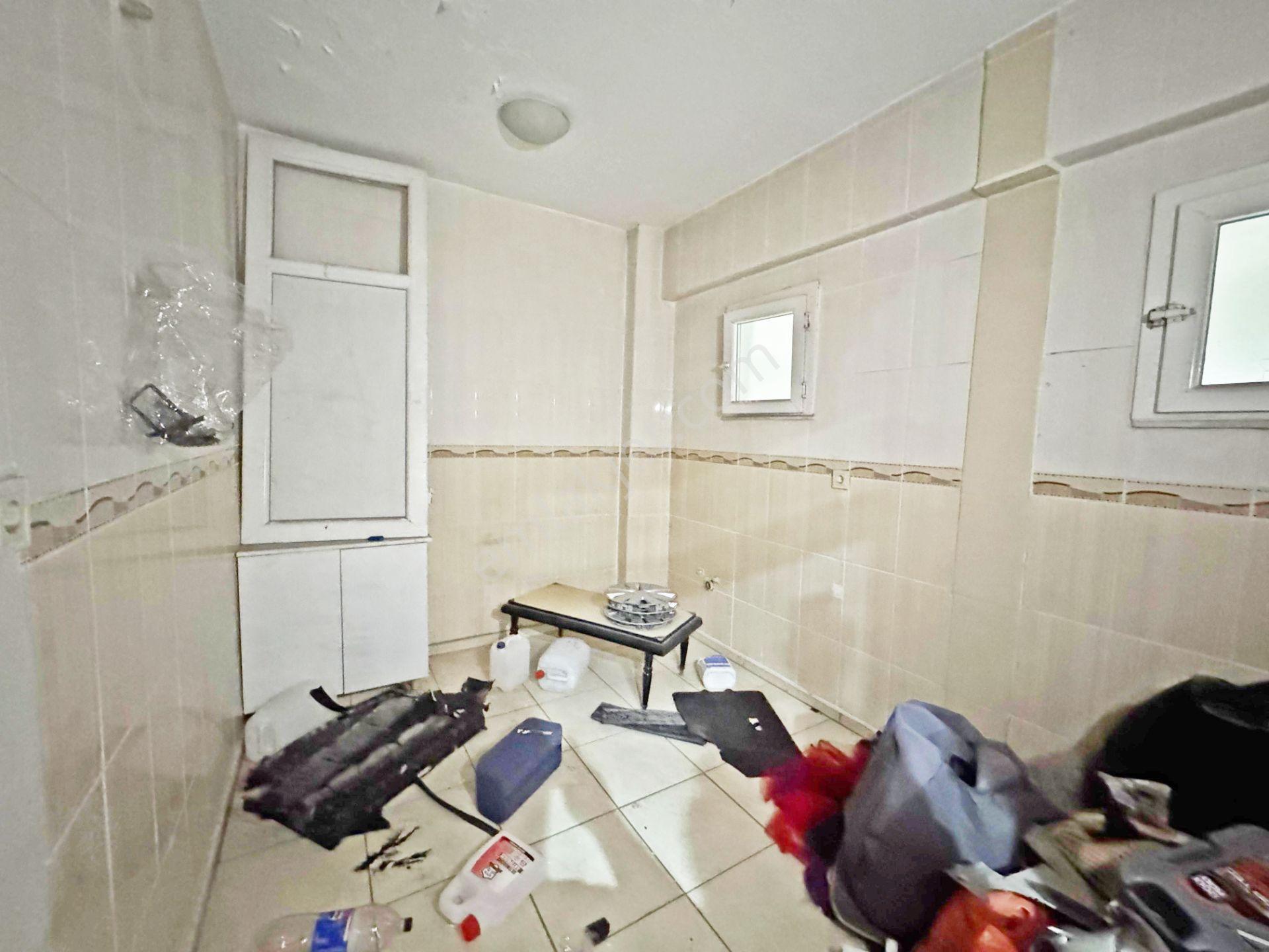 Oto Galericiler Sitesi Merkezi İşlek Caddede Kiralık İşyeri - Görsel 7