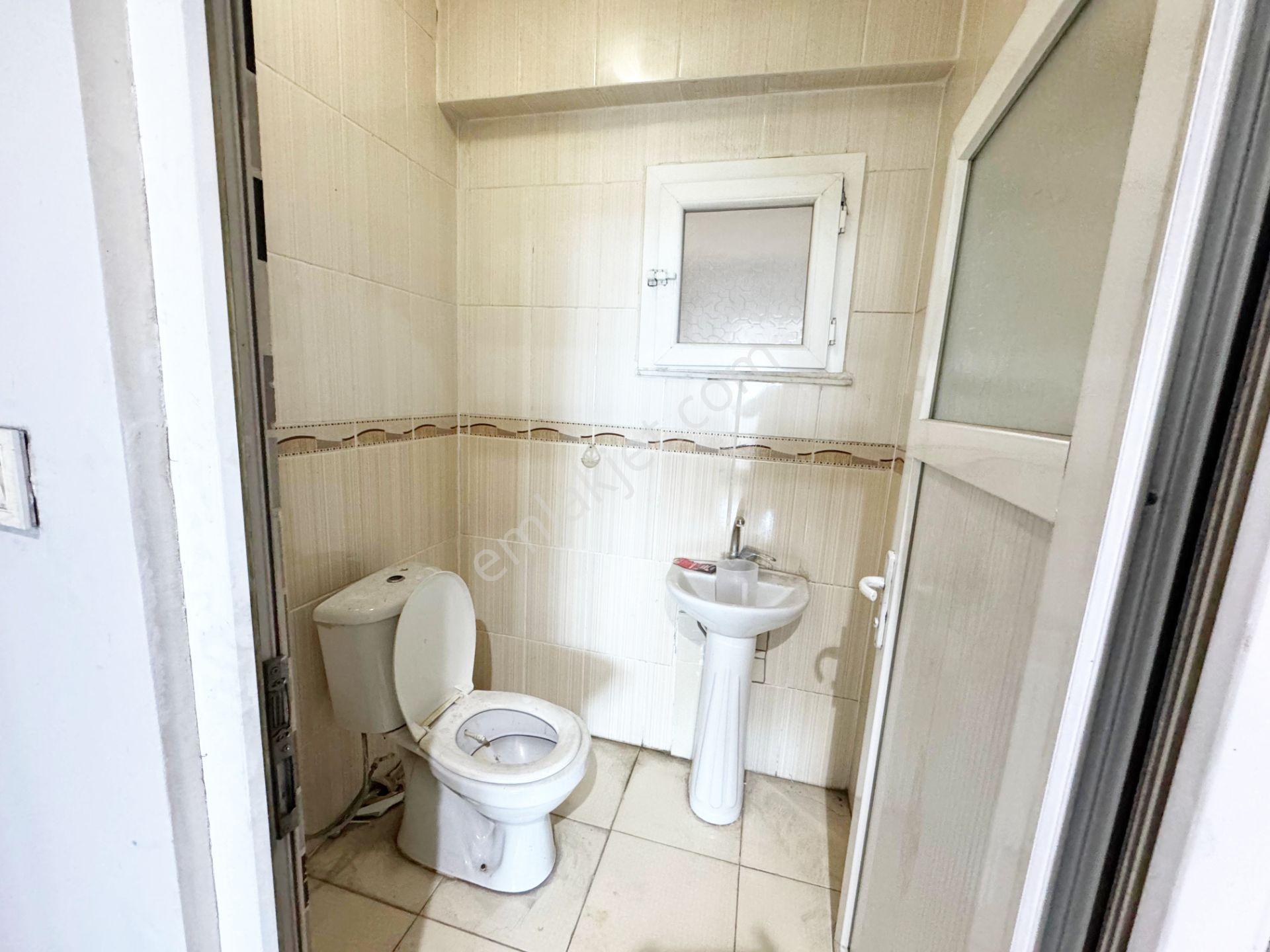 Oto Galericiler Sitesi Merkezi İşlek Caddede Kiralık İşyeri - Görsel 8
