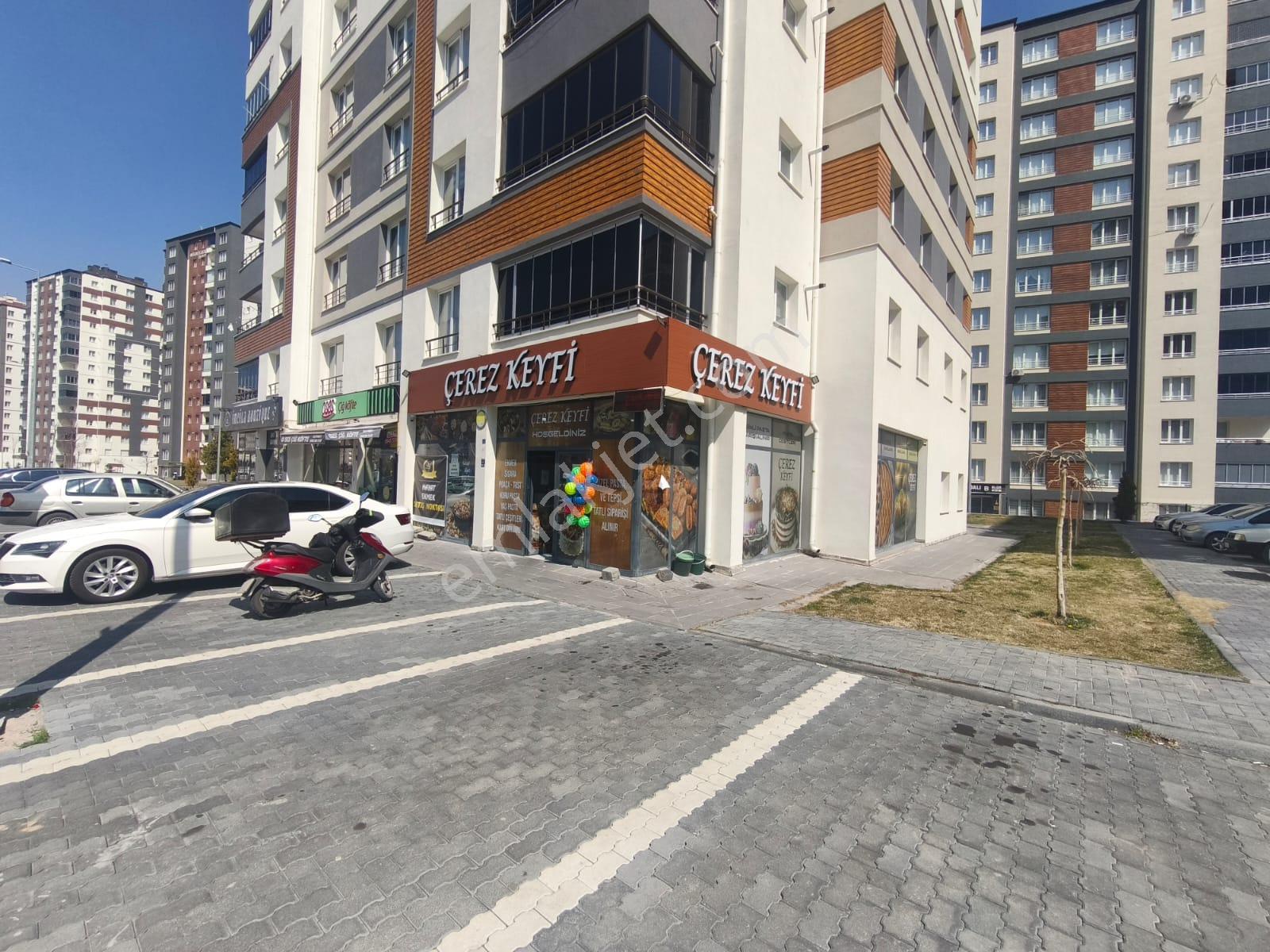 Kazım Karabekir'de Devren Köşe Başı Kuruyemiş Dükkanı - Görsel 9