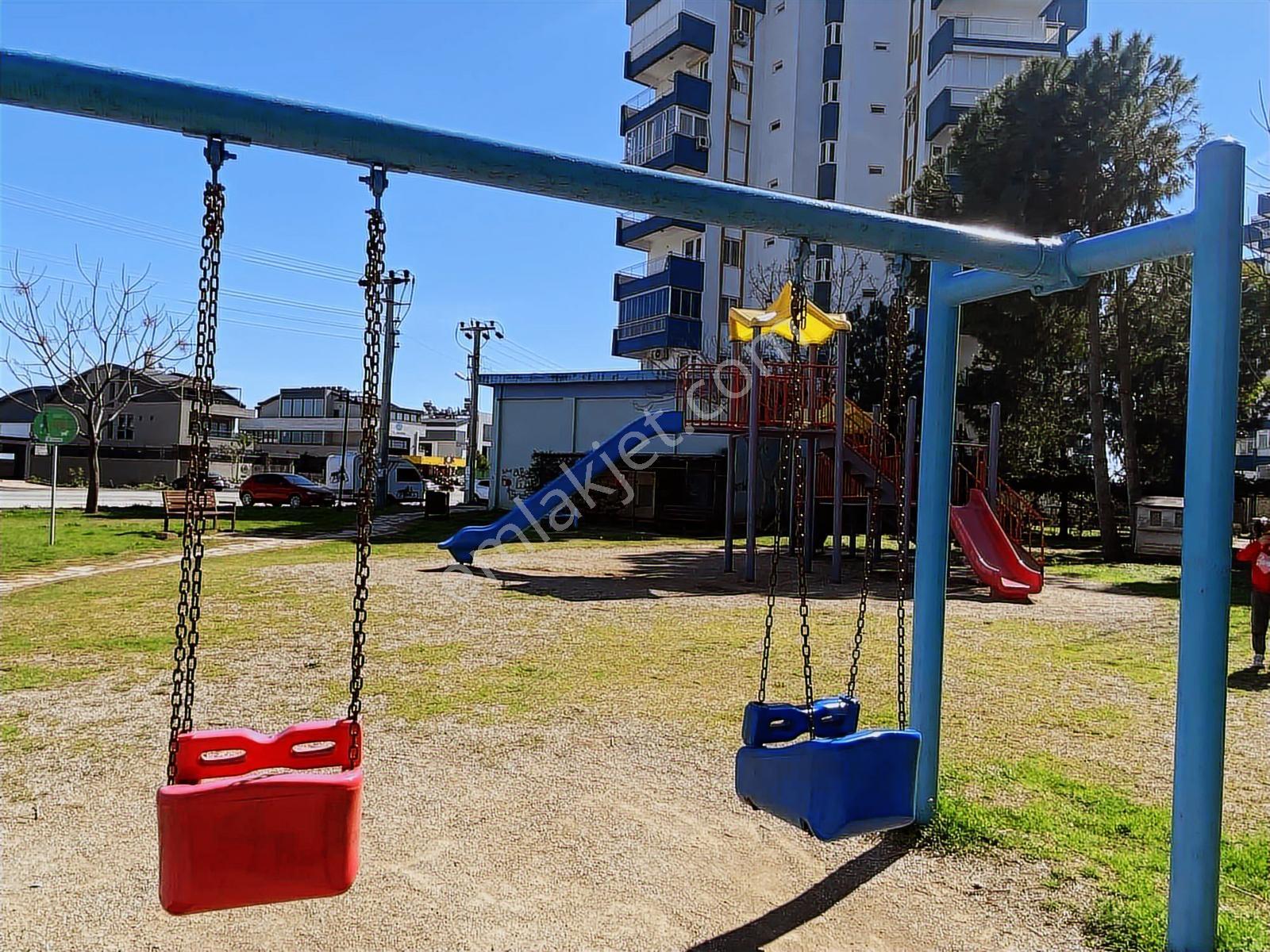 Antalya Güzeloba'nın En Prestijli Sitesinde Eşyalı Satılık 2+1 - Görsel 14