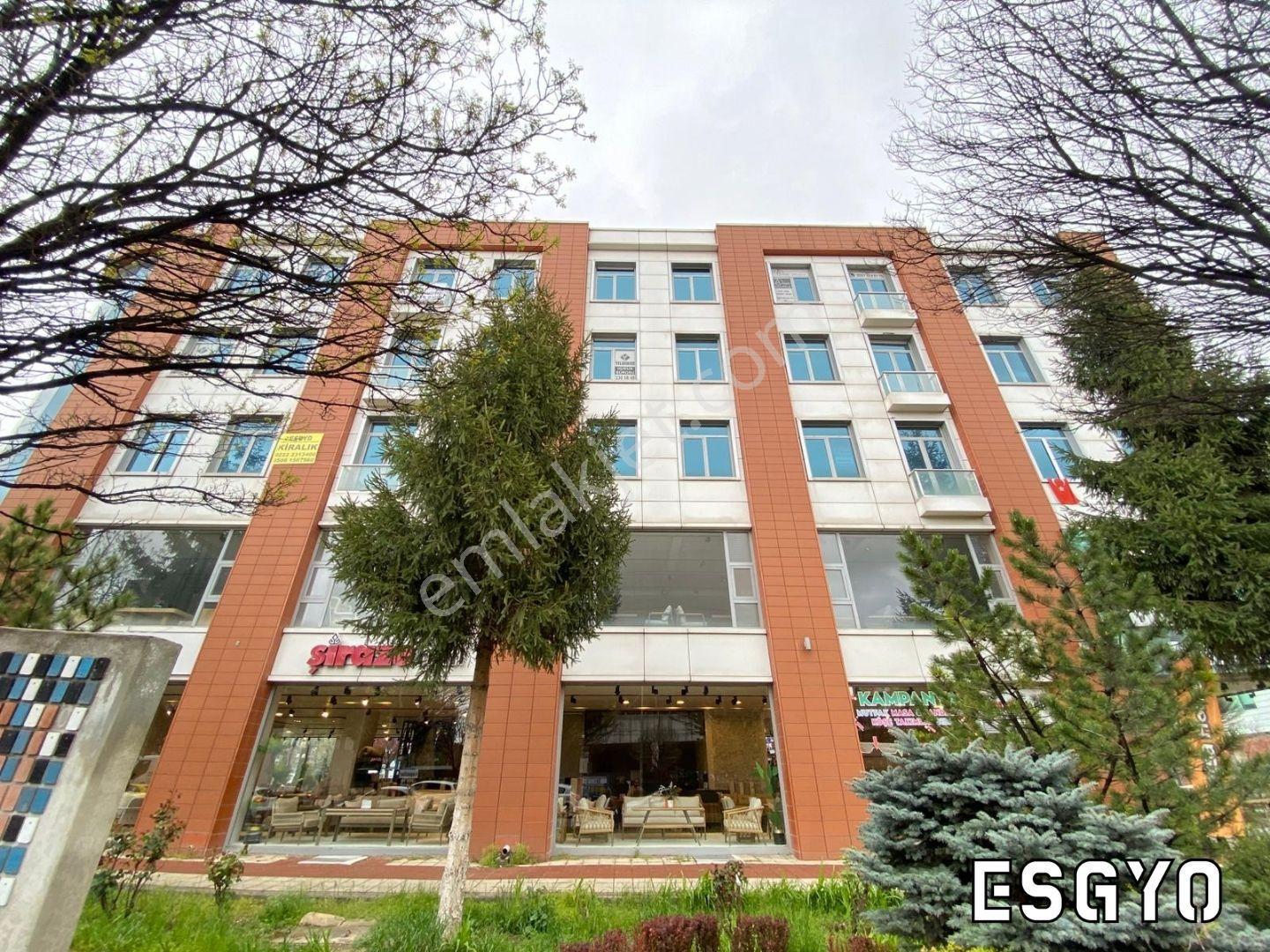 Esgyo'dan Cassaba Modern Karşısı 4+1 Ara Kat Lüks Ofis İş Yeri