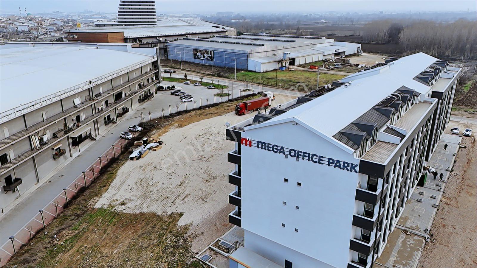 Profasor *dan Köşe Tip Mobiliyum Yanı Kiralık Ofis Mega Park - Görsel 4
