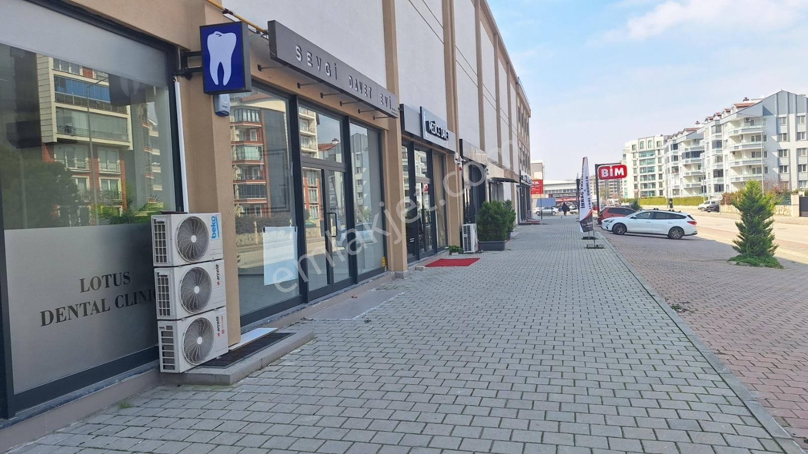 Profasor *dan 29 Ekim' De Kiralık Dükkan