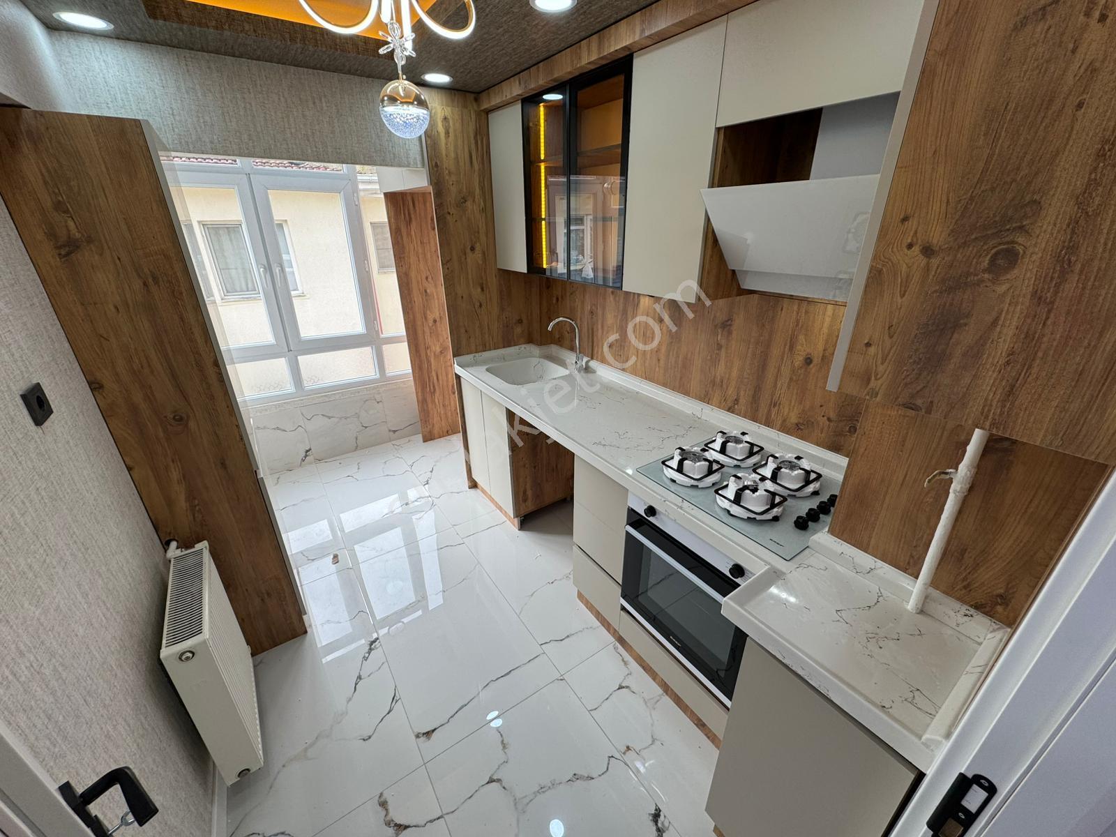İstasyon Mah'de 3+1 Cadde Üzeri Full Yapılı Cadde Üzeri Daire !!