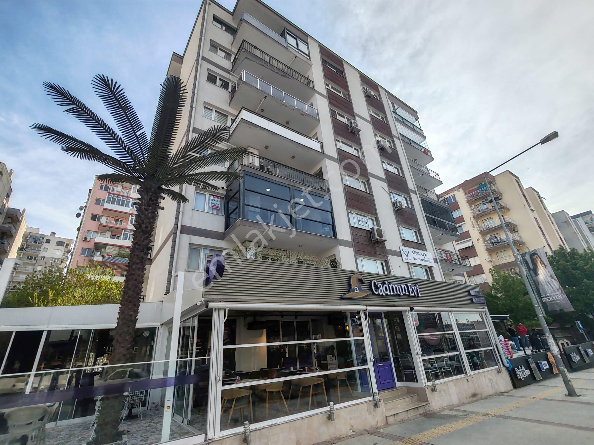 Buca Atatürk Mahallesi Ana Yol Üzerinde 3+1 Satılık Lüx Daire