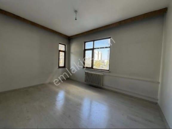 İsa Kavak Gayrimenkul’den Kiralık 3+1 Daire – Selçeklu/ihsaniye