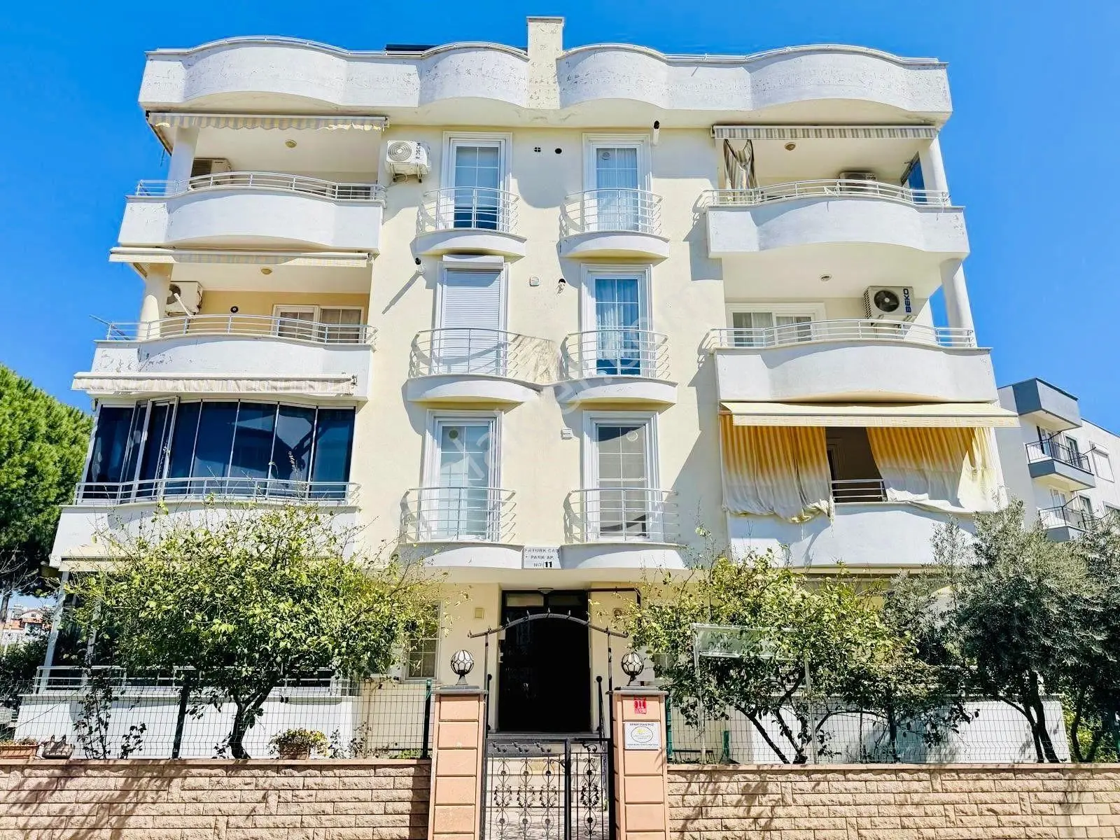 Edremit İkizçay'da Satılık 220 M² Geniş Teraslı 4+1 Daire