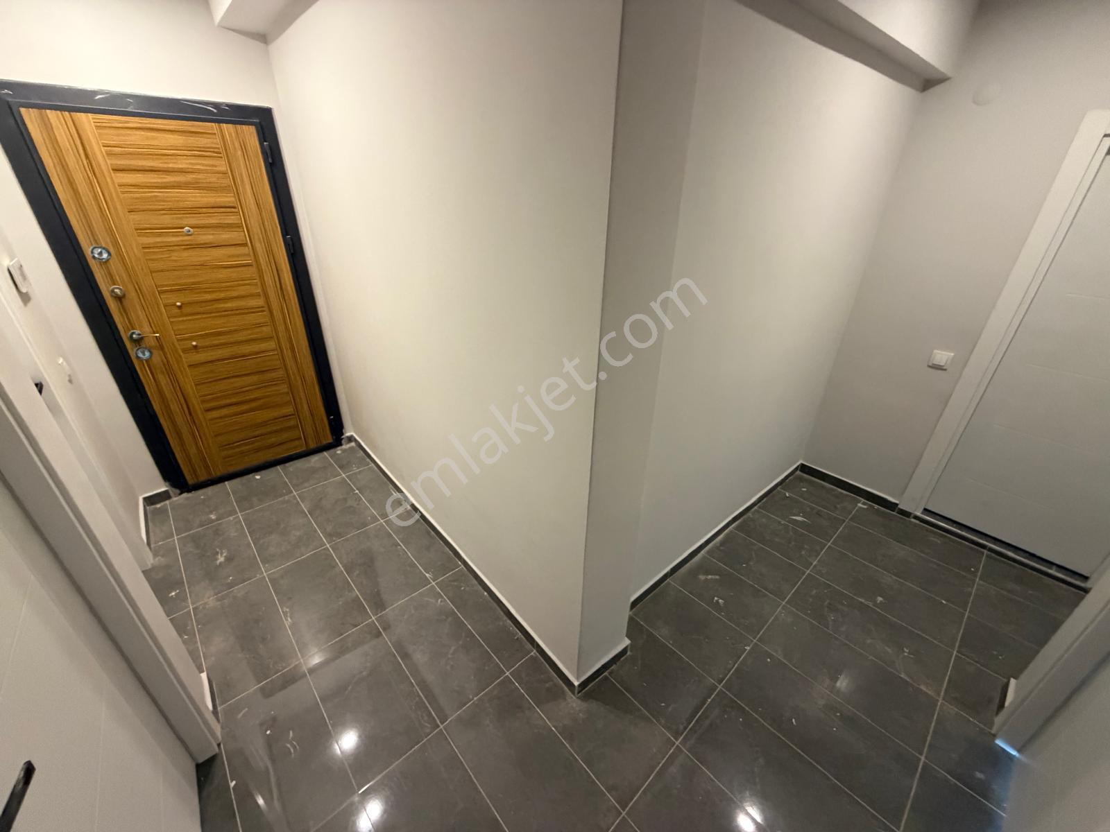 İstanbul House'dan B.evler'de Sıfır Binada 2+1 Ön Cephe Ara Kat - Görsel 23