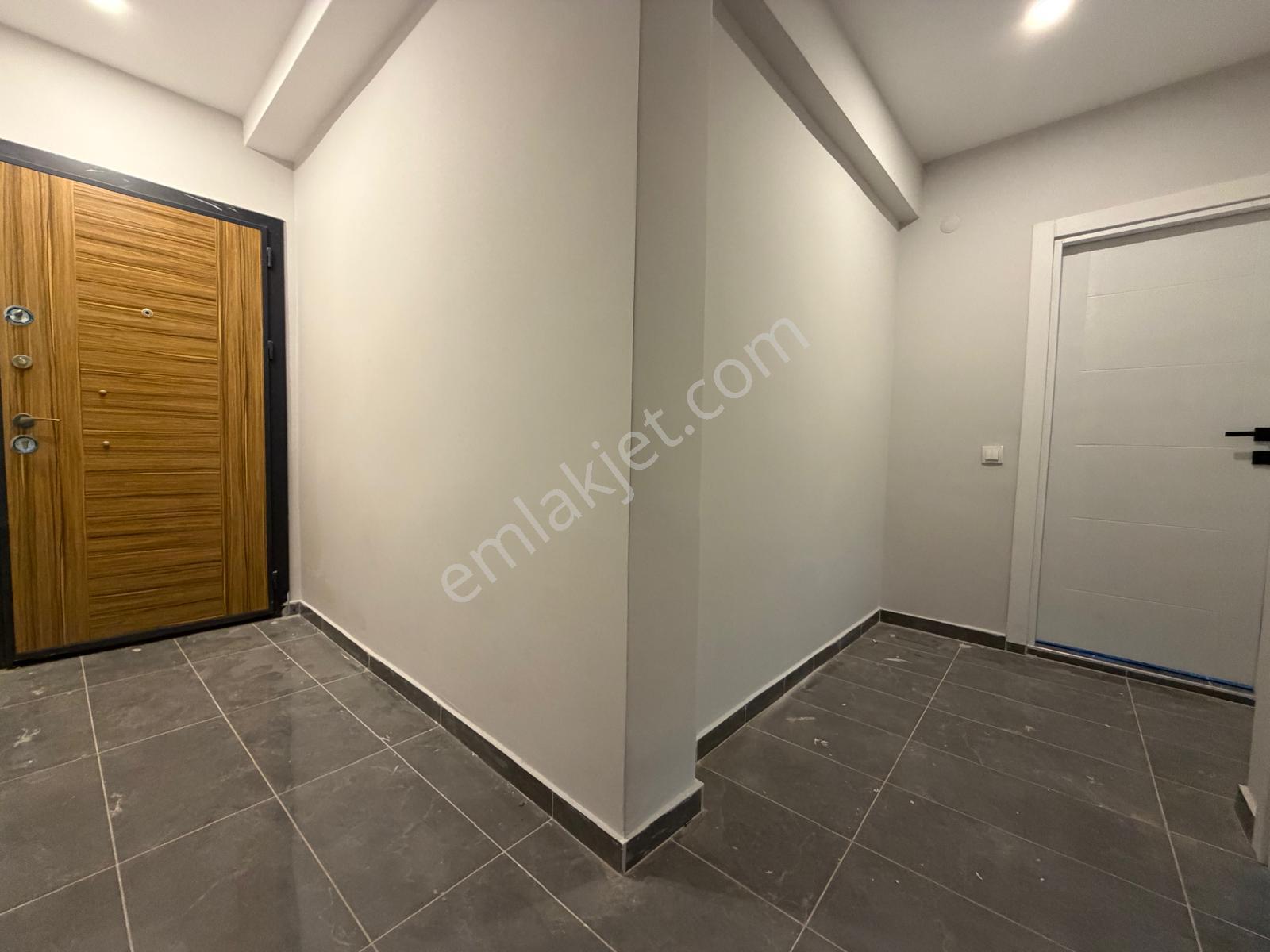 İstanbul House'dan B.evler'de Sıfır Binada 2+1 Ön Cephe Ara Kat - Görsel 24