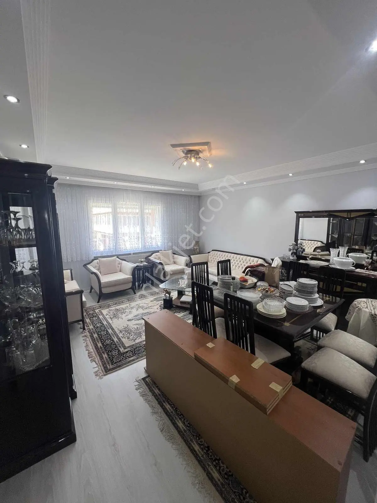 8eylül Mahallesi Kirazlı Caddesi Üzerinde Geniş 3+1 Daire