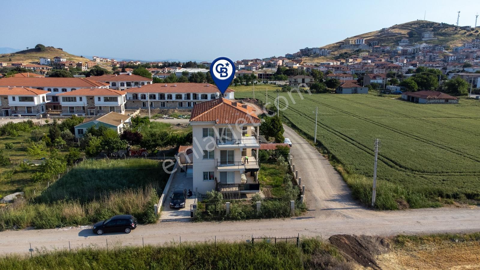Foça Bağarası Hacıveli Mah. Satılık 3+1 Kapalı Mutfaklı Daire - Görsel 2