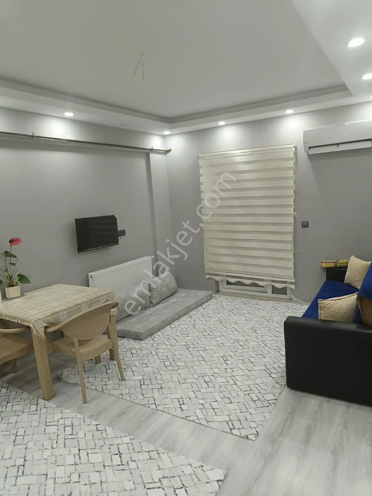 Akev Gayrimenkul'den Konuklu'da Cadde Üstü Eşyalı 1+1 Daire - Görsel 2