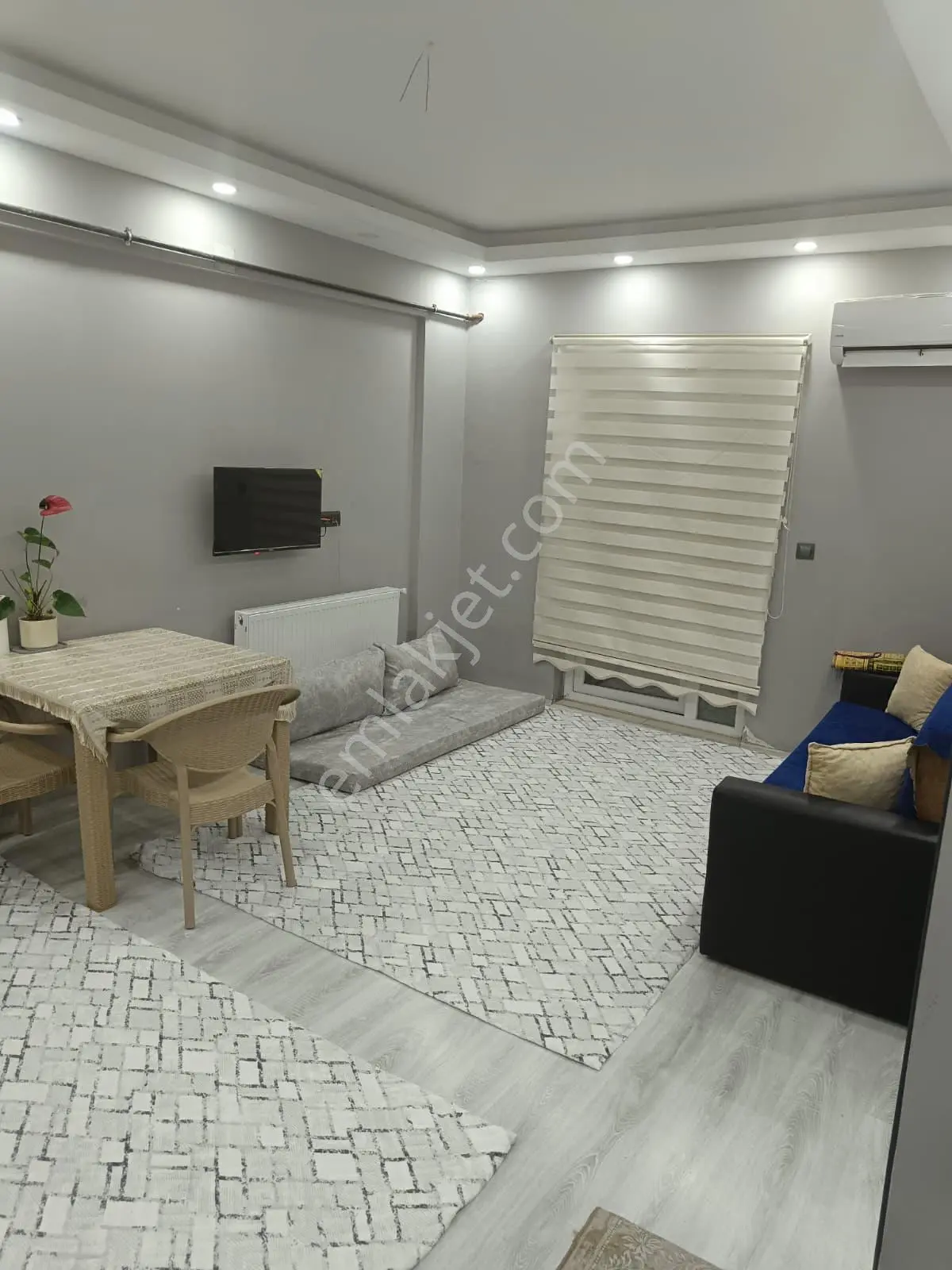 Akev Gayrimenkul'den Konuklu'da Cadde Üstü Eşyalı 1+1 Daire - Görsel 3