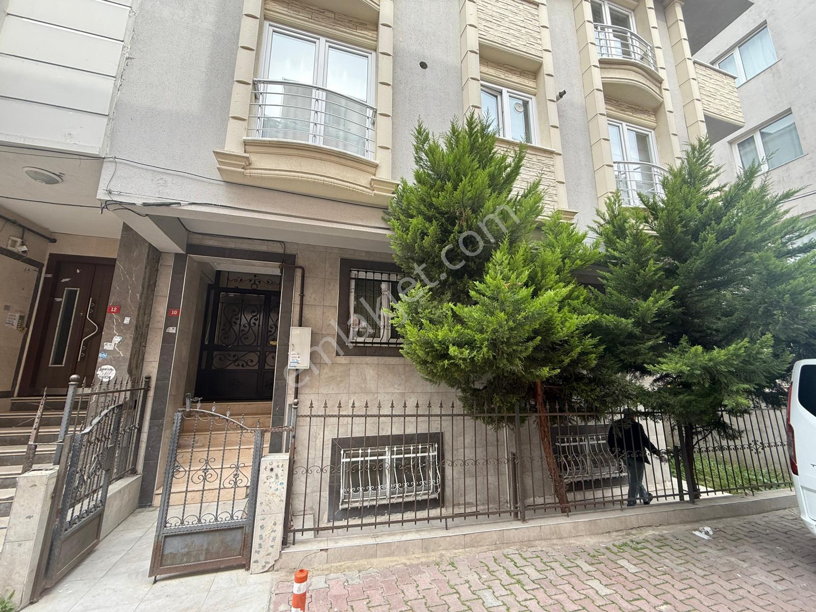 Yenibosna Merkez Satılık 2+1 Bahçe Kat Daire