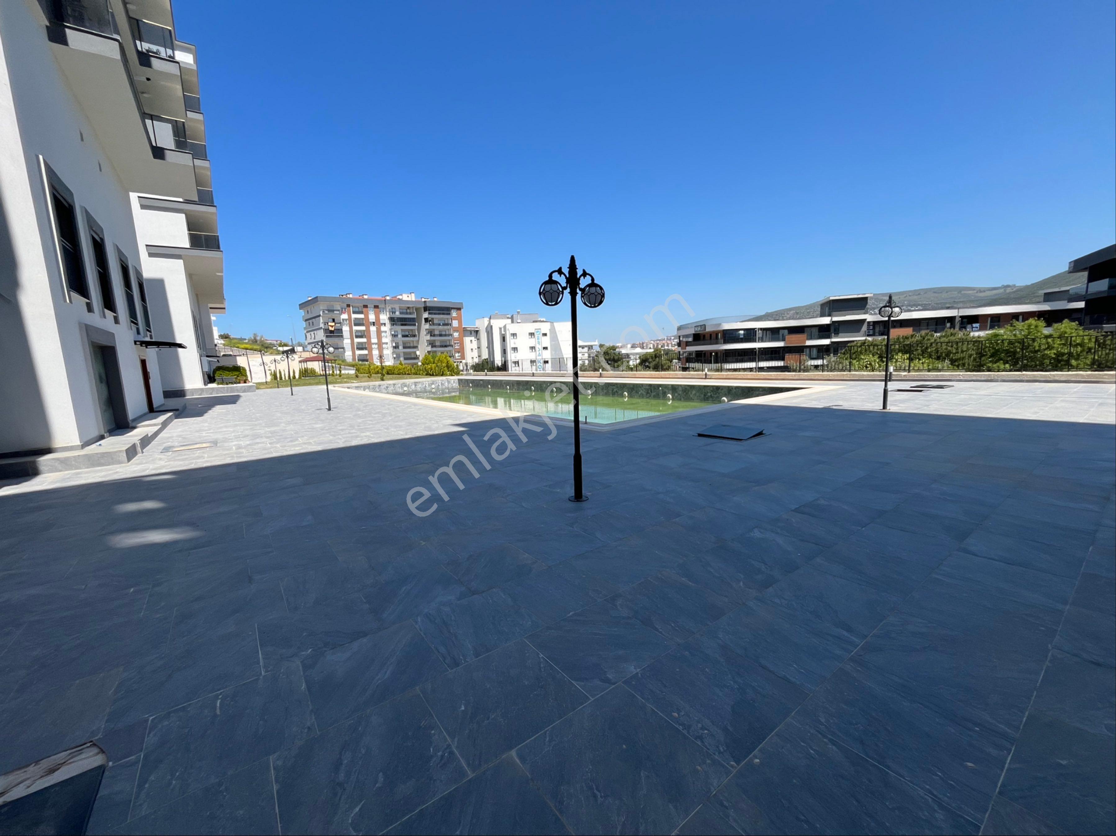 Kuşadasında Sıfır Havuzlu Kapalı Otoparklı 2 Artı 1 Kiralık Daire - Görsel 4