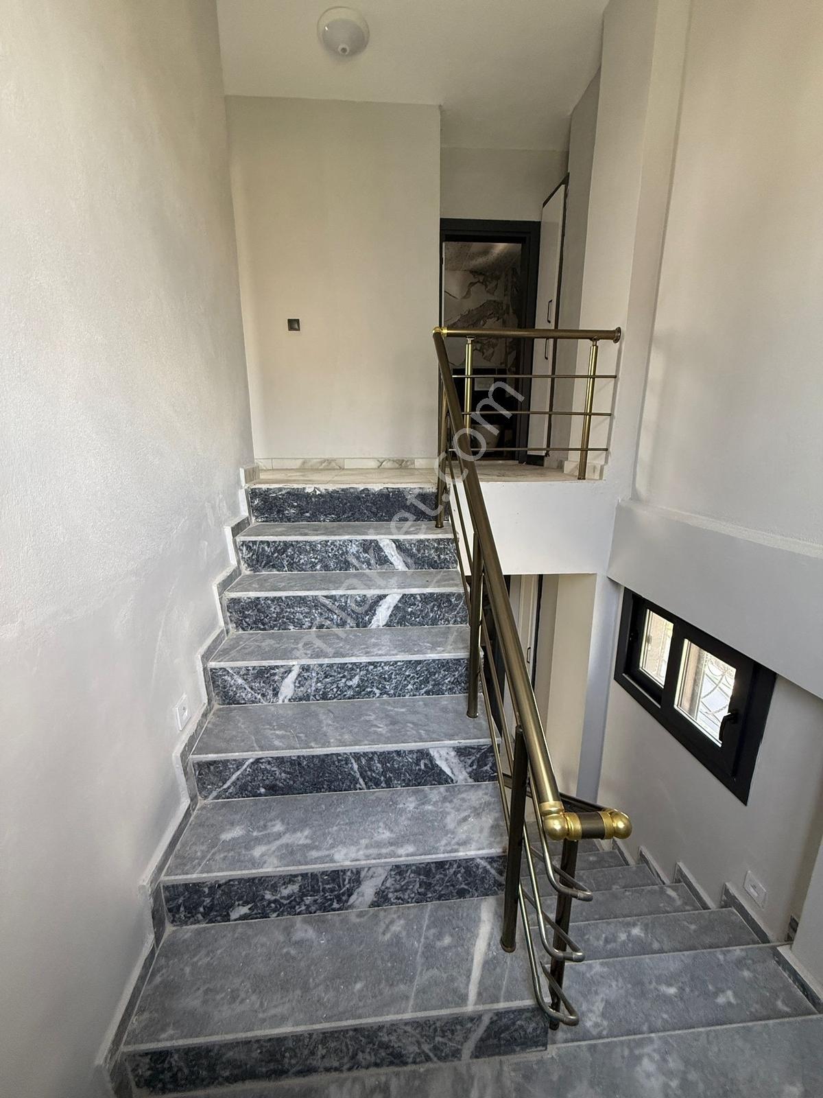 4+1 Kombili Teraslı Geniş Bahçe Kullanım Alanlı Fırsat Villa - Görsel 21