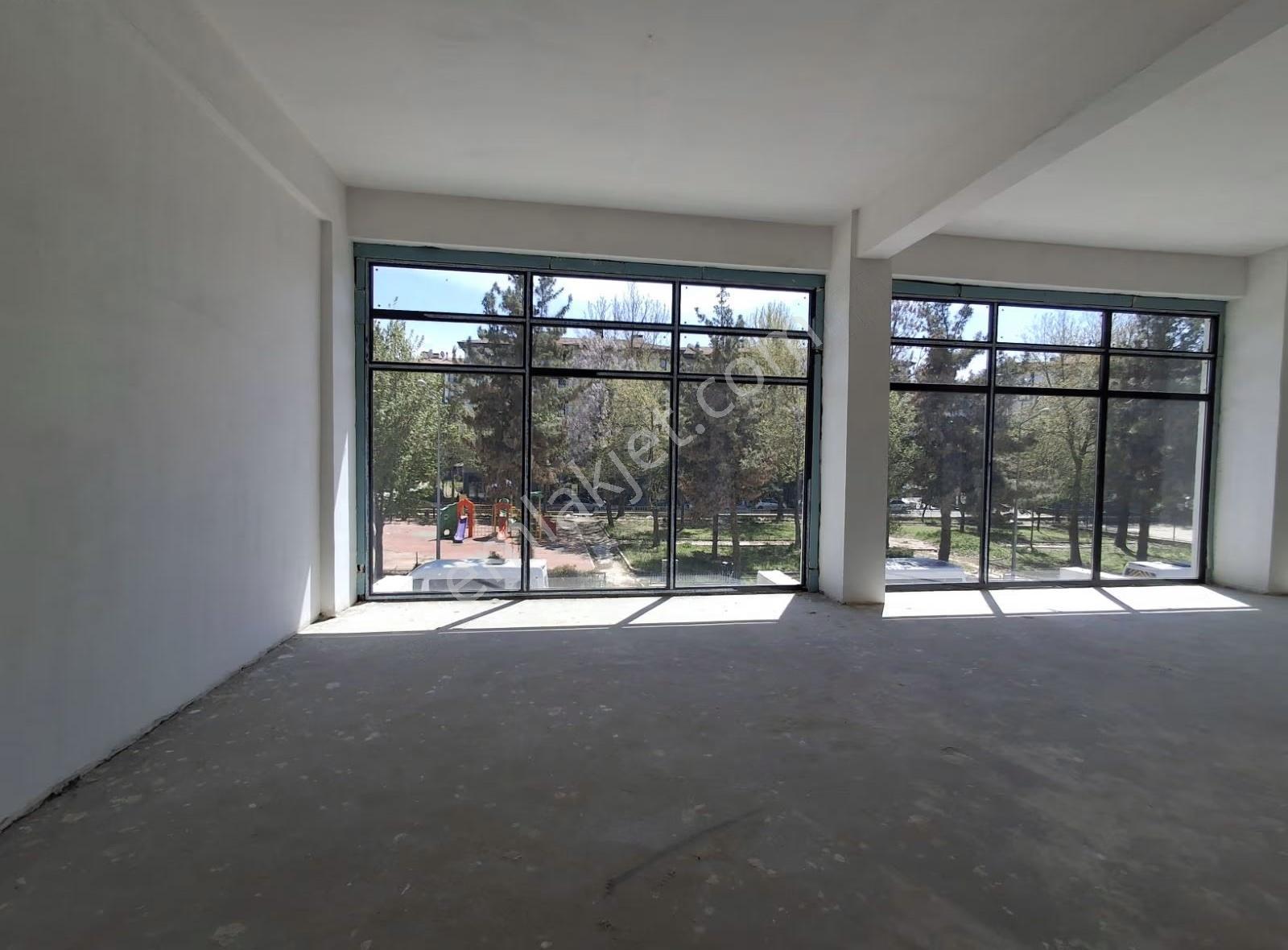 İkizler Gayrimenkul'den Çavuşoğlunda Kiralık 3 Katlı Dükkan - Görsel 3