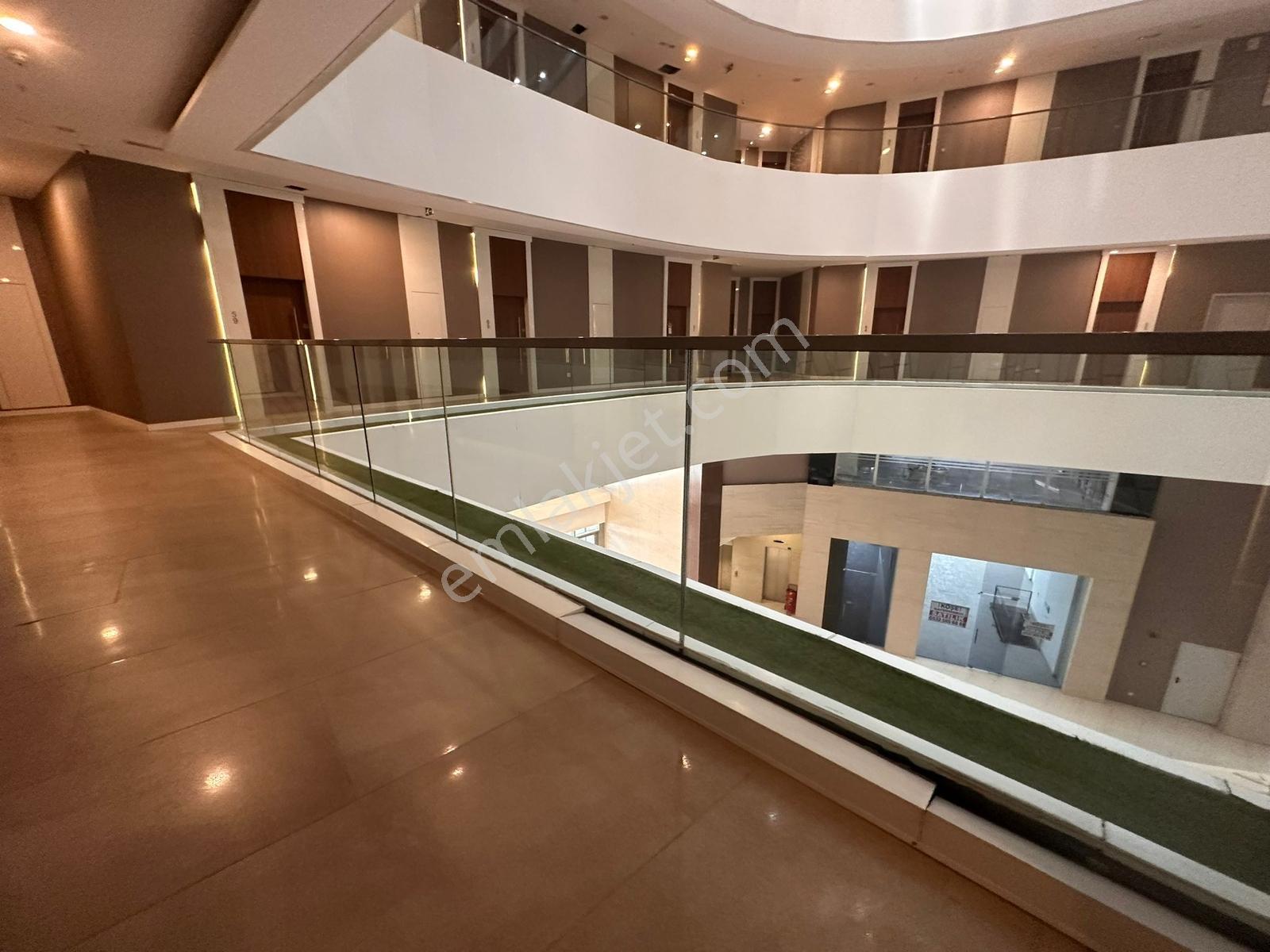Sarphan Finanspark'ta Bahçe Çıkışlı Depolu Muhteşem Ofis - Görsel 5