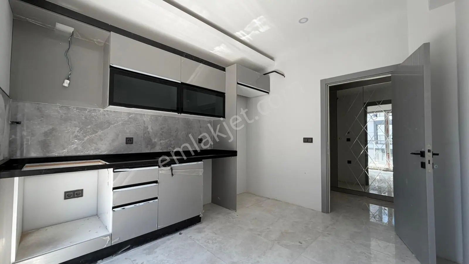 Tekirdağ Atatürk Mh Havuzlu Site İçersinde Satılık Lüx 2+1 Daire - Görsel 2