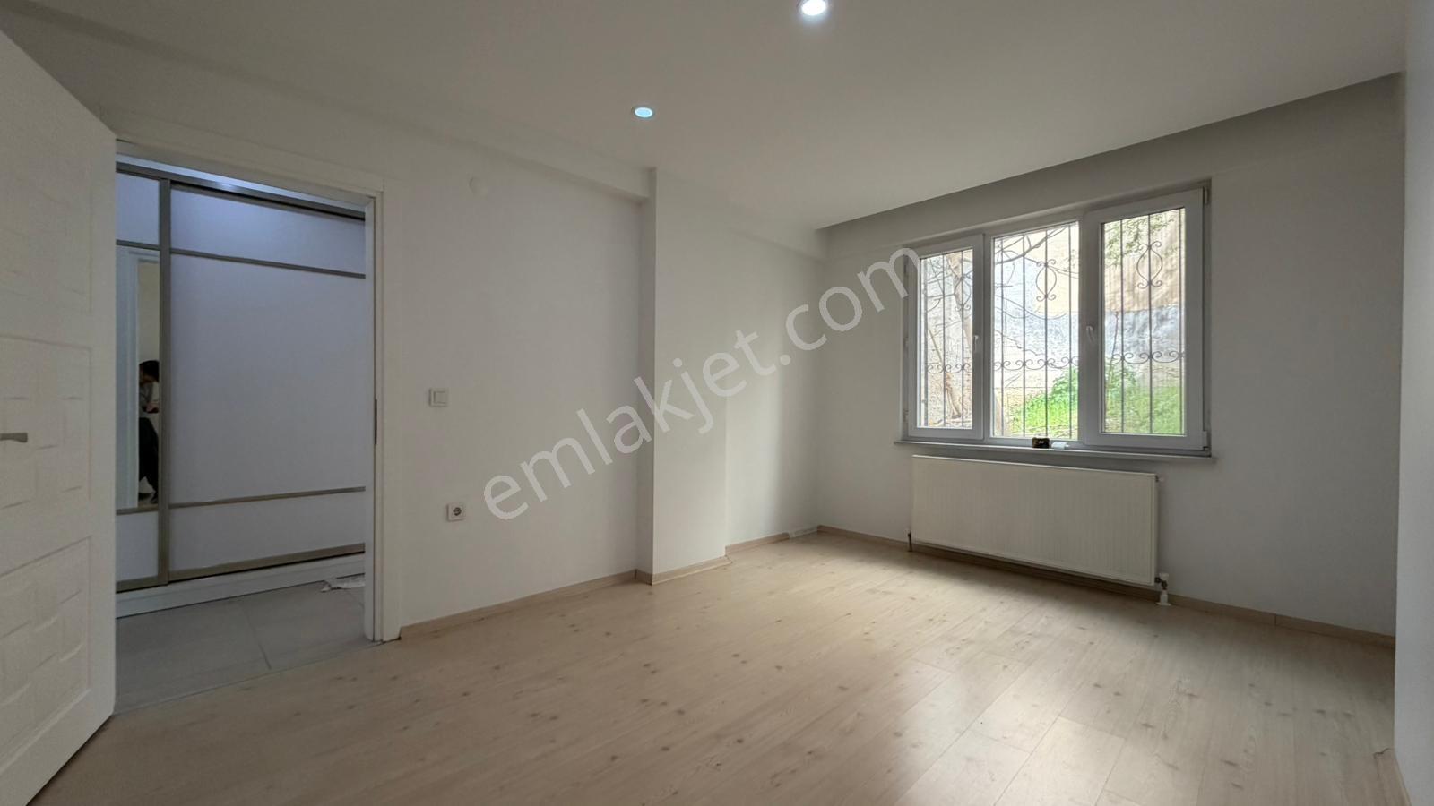 Çiftlikönü Mahallesinde Salı Pazarı Sokağı Kiralık 2+1 Daire - Görsel 13