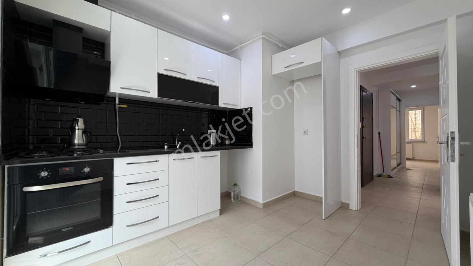 Çiftlikönü Mahallesinde Salı Pazarı Sokağı Kiralık 2+1 Daire - Görsel 18