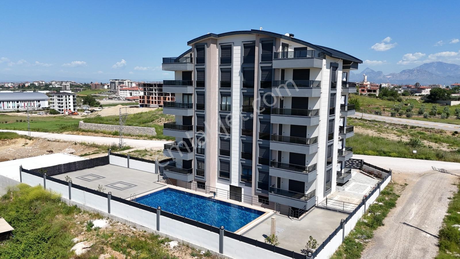 Serik Gedikte Havuzlu Doğal Gazlı Lüks 3+1 Daireler