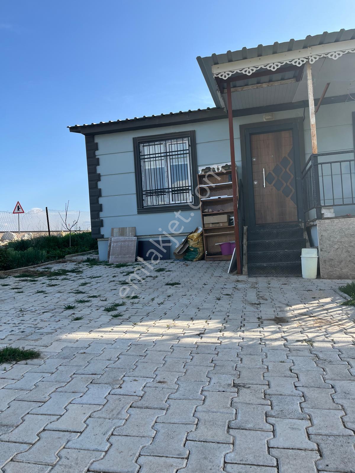 Korkuteli Bozova Yukarı Da İçinde 2+1 Ev Olan 842 M2 Satılık Tarla - Görsel 2
