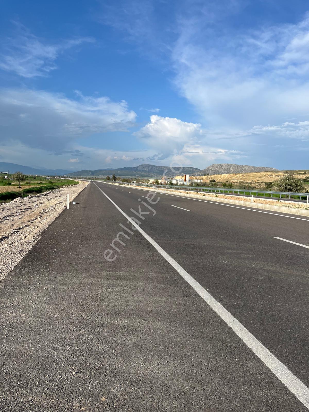 Korkuteli Bozova Yukarı Da İçinde 2+1 Ev Olan 842 M2 Satılık Tarla - Görsel 9