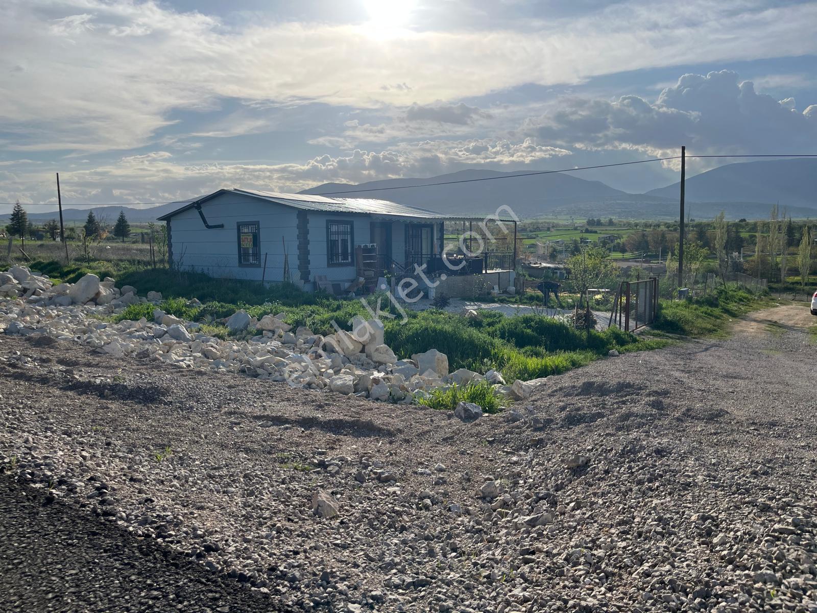 Korkuteli Bozova Yukarı Da İçinde 2+1 Ev Olan 842 M2 Satılık Tarla - Görsel 13