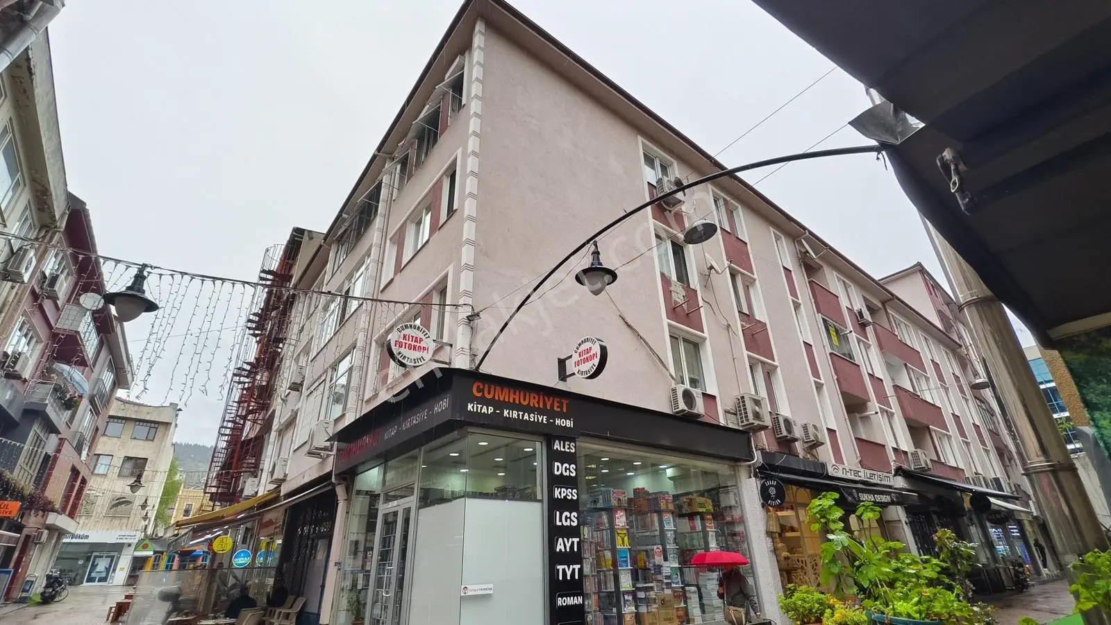 Uğur Şahin'den İzmit Merkezde Satılık Arakat 3+1 14om² Daire