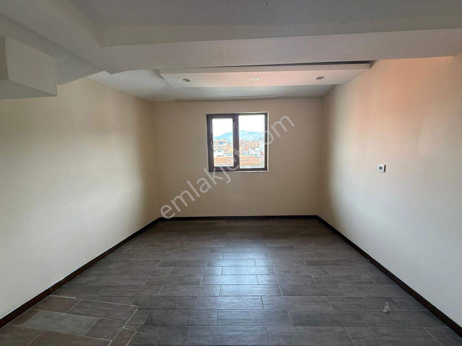Remax Model Pelitlibağ Mahallesinde Satılık Tek Tapu Çift Daire - Görsel 19