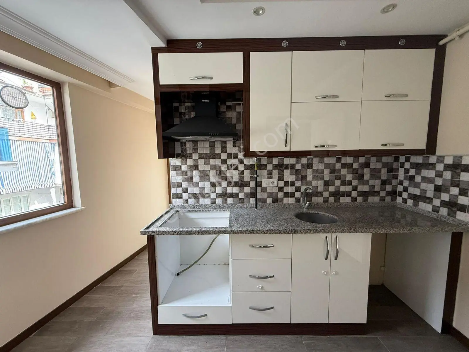 Remax Model Pelitlibağ Mahallesinde Satılık Tek Tapu Çift Daire