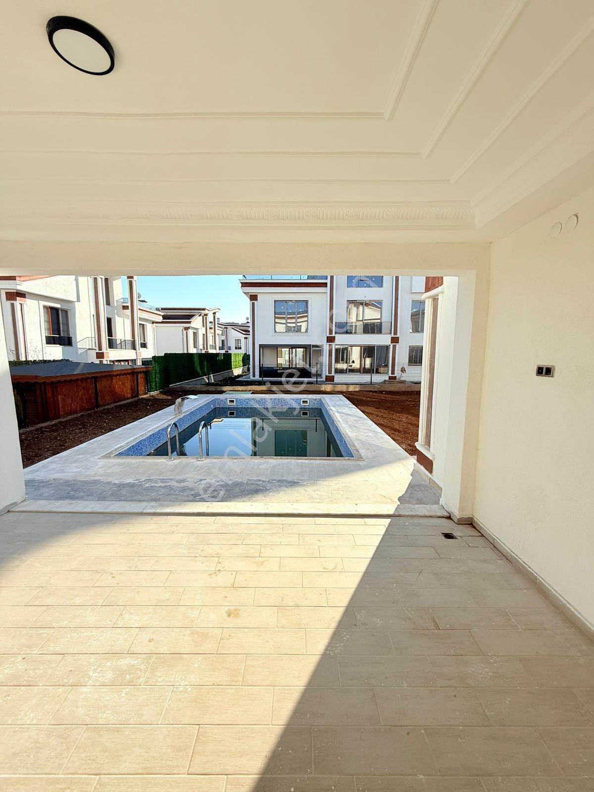 Beyazsaray Villalarında Ekstra Masraflı 7+1 Satılık Havuzluvilla - Görsel 8