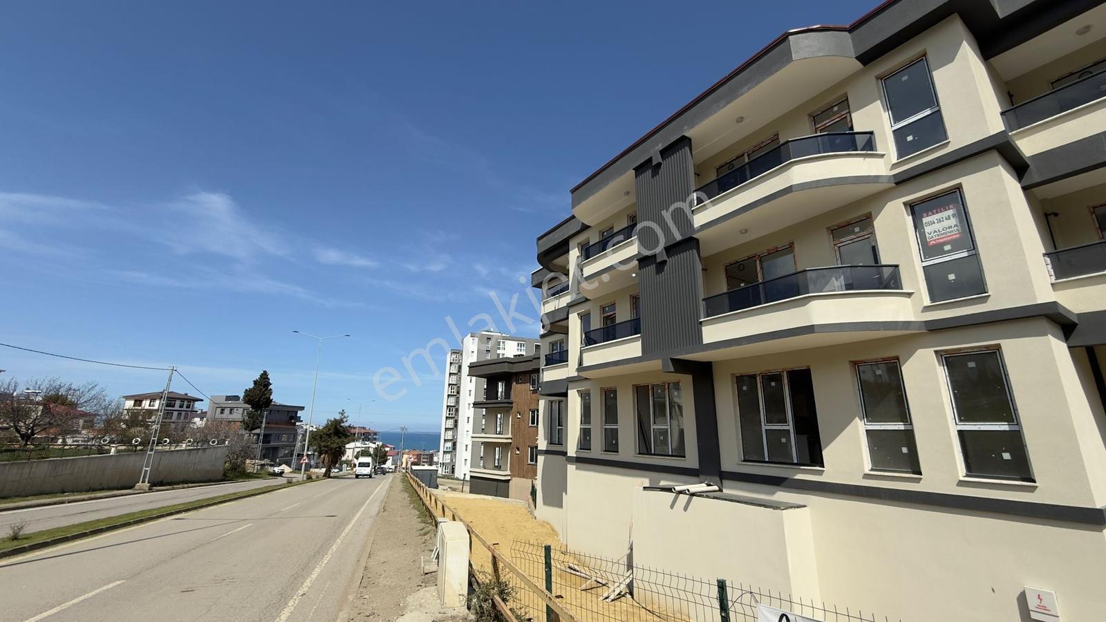 Toplu Konut Bulvarına Cephe | Remax Rahşan Çam'dan Satılık 1+1