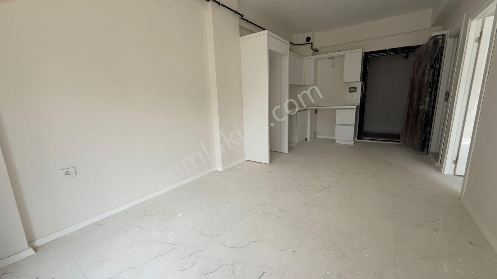 Toplu Konut Bulvarına Cephe | Remax Rahşan Çam'dan Satılık 1+1 - Görsel 8