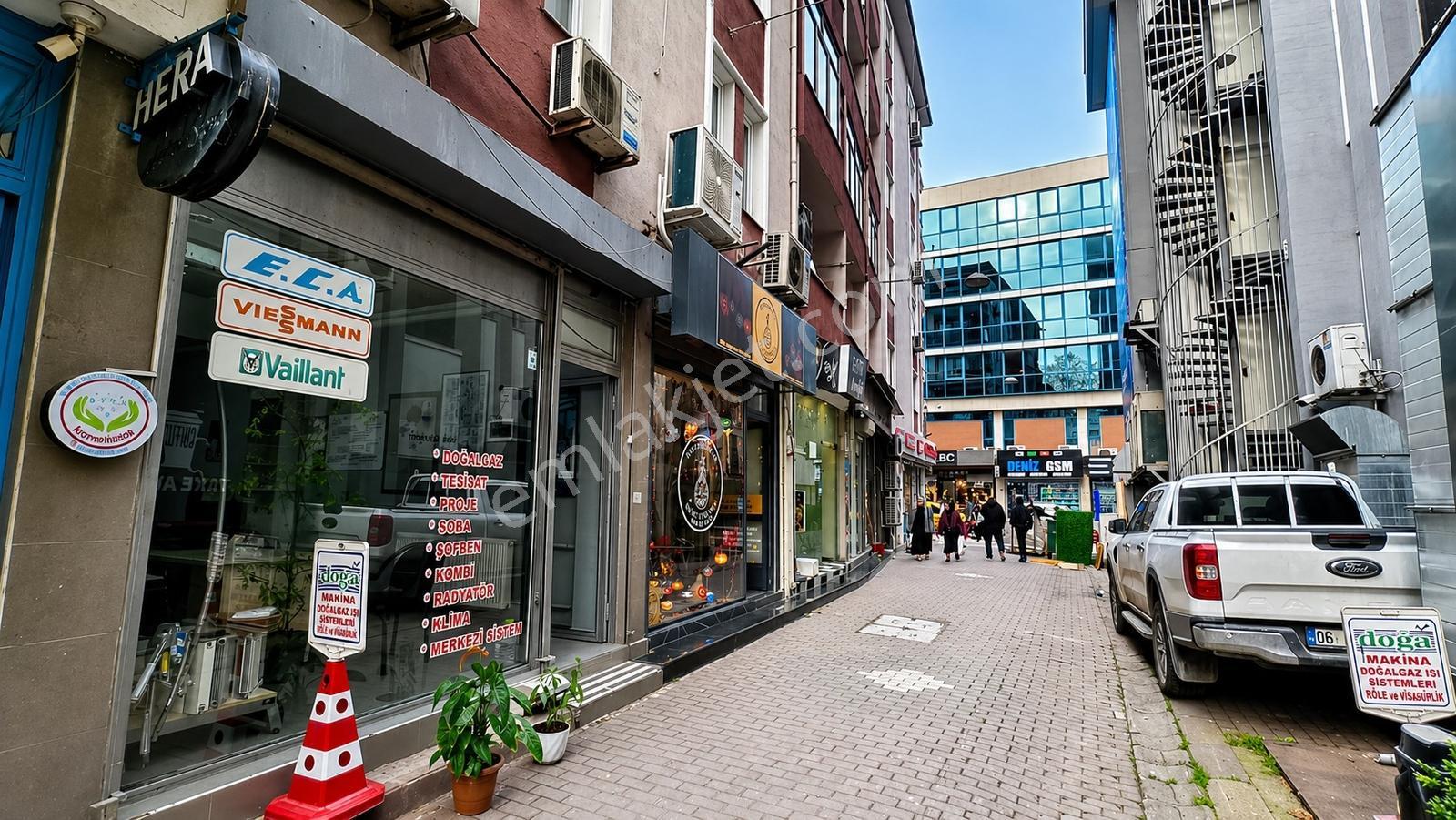İzmit Çarşı Merkez'de Alemdar Cad. Yakın Satılık 75m² Dükkan