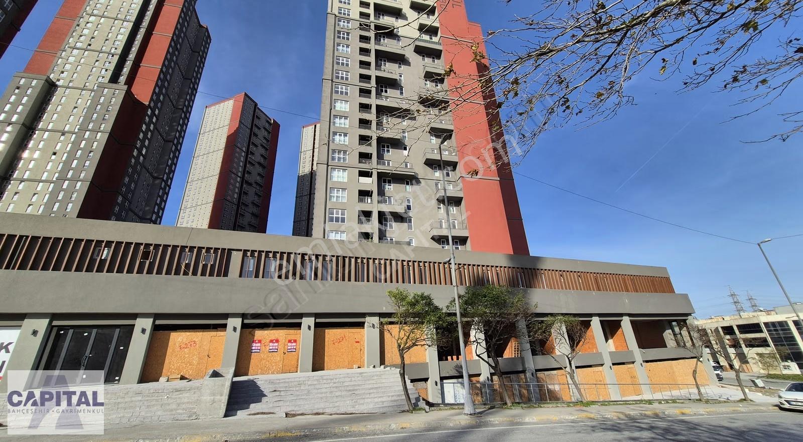 Ödül İstanbul Sitesi Bulvar Üzeri 2 Katlı Kiralık Dükkan