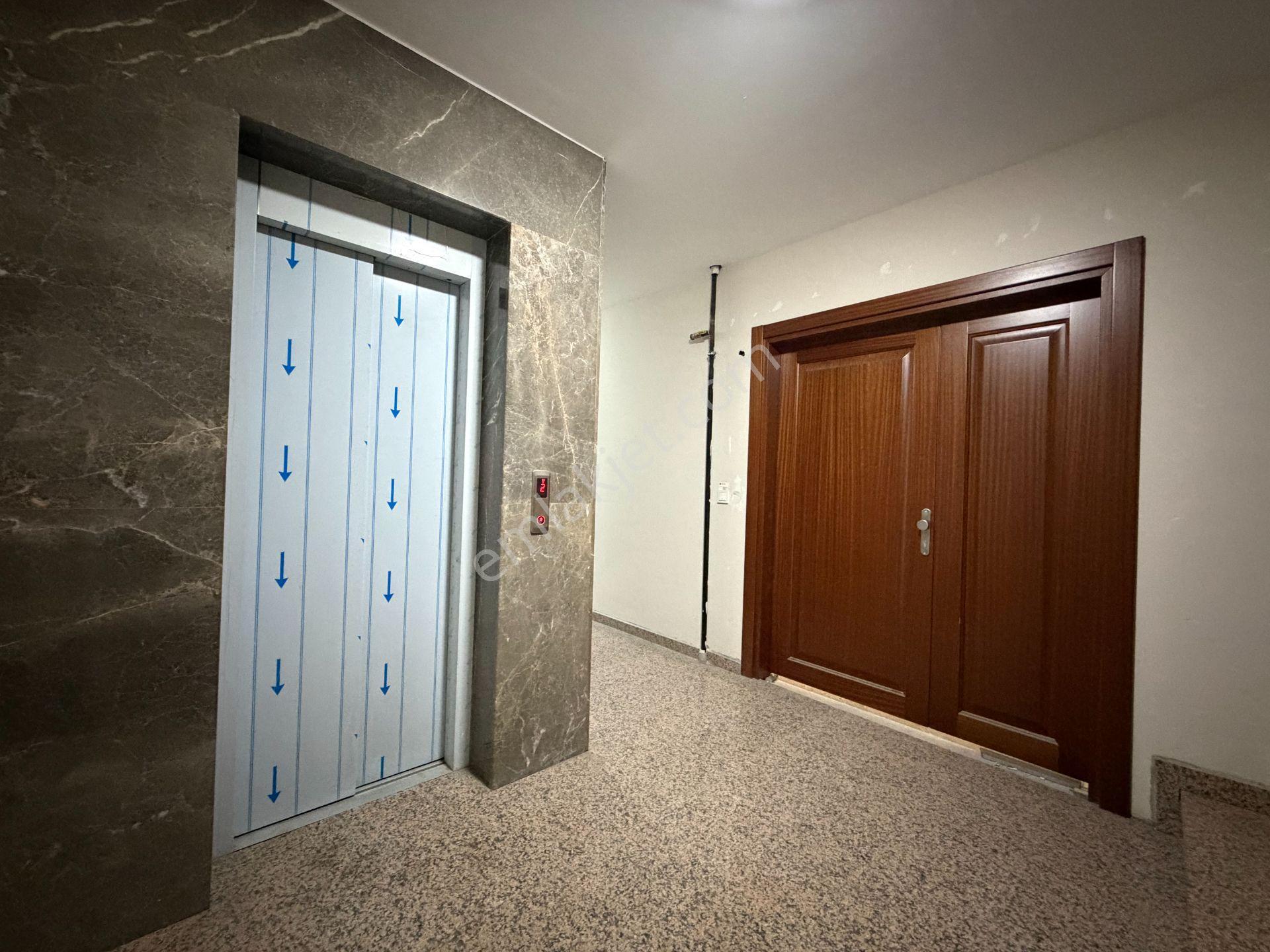 Bağlarbaşı Mh Atatürk Cad.üzeri Prestijli Plaza Katı 300 M2 ! - Görsel 19