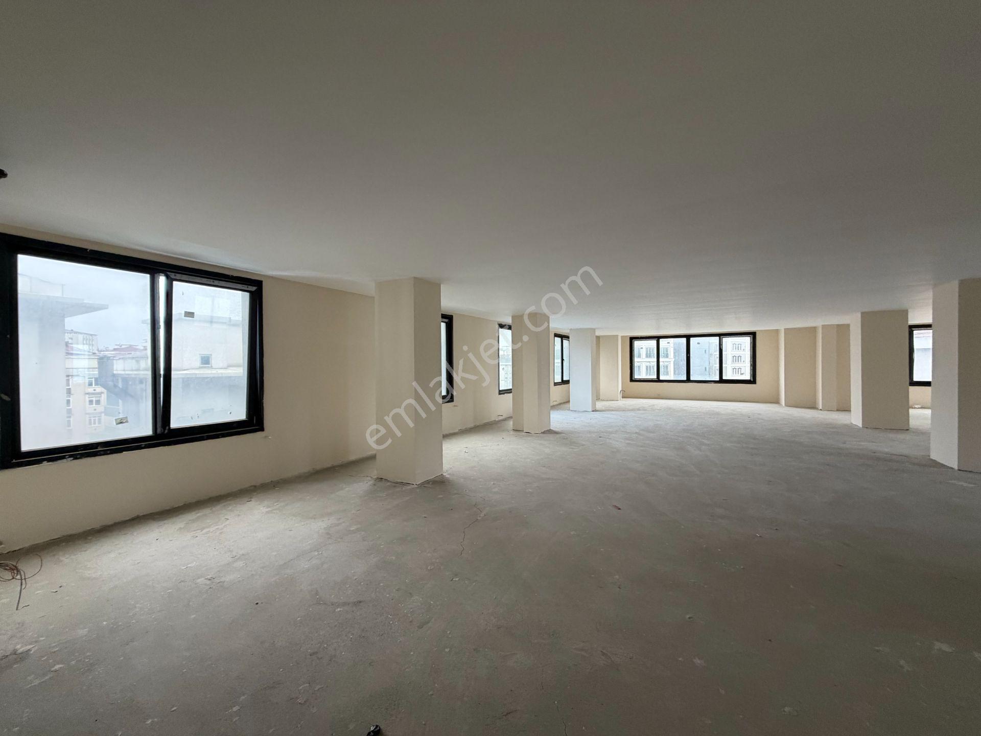 Bağlarbaşı Mh Atatürk Cad.üzeri Prestijli Plaza Katı 300 M2 ! - Görsel 11