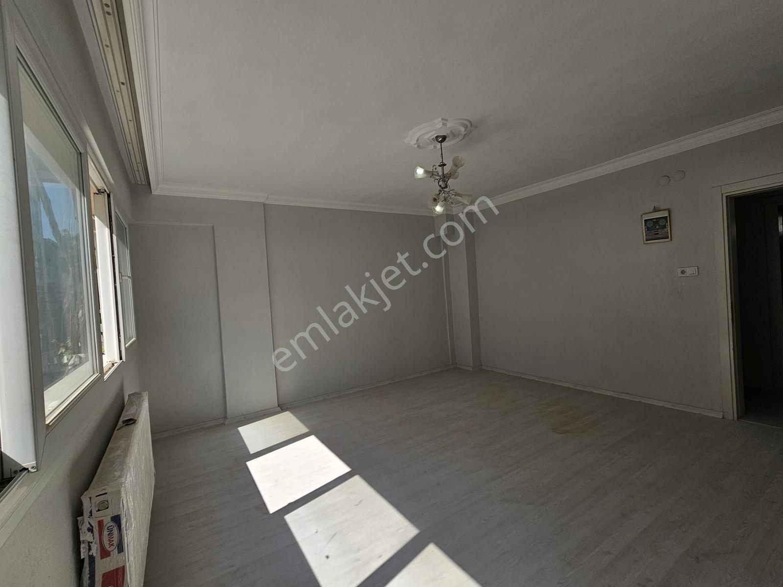Buca Yeşilbağlar Mah Satılık 100m2 2+1 3 Kat Kullanışlı Daire - Görsel 3