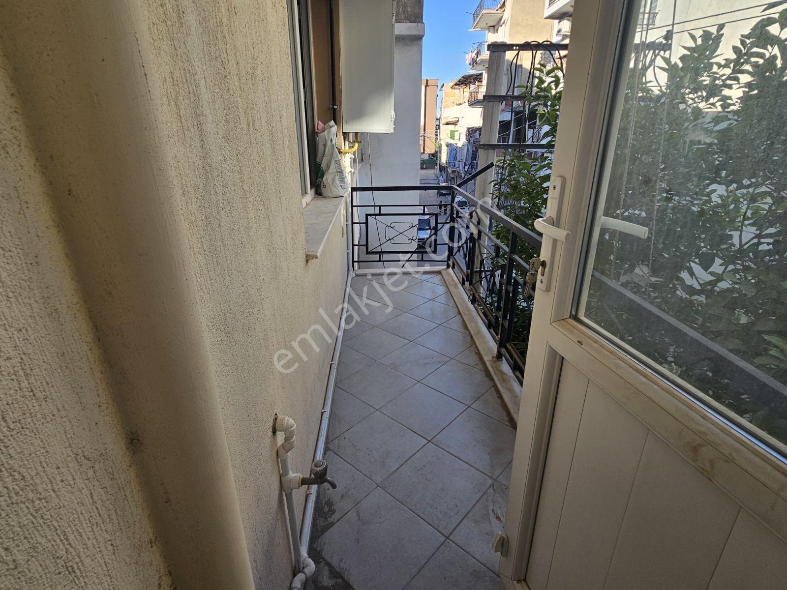 Buca Yeşilbağlar Mah Satılık 100m2 2+1 3 Kat Kullanışlı Daire - Görsel 13