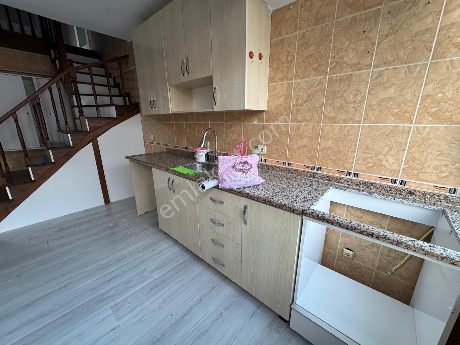 Çekmeköy Mehmet Akif Mah.geniş Satılık 3+2 Dubleks Daire - Görsel 2