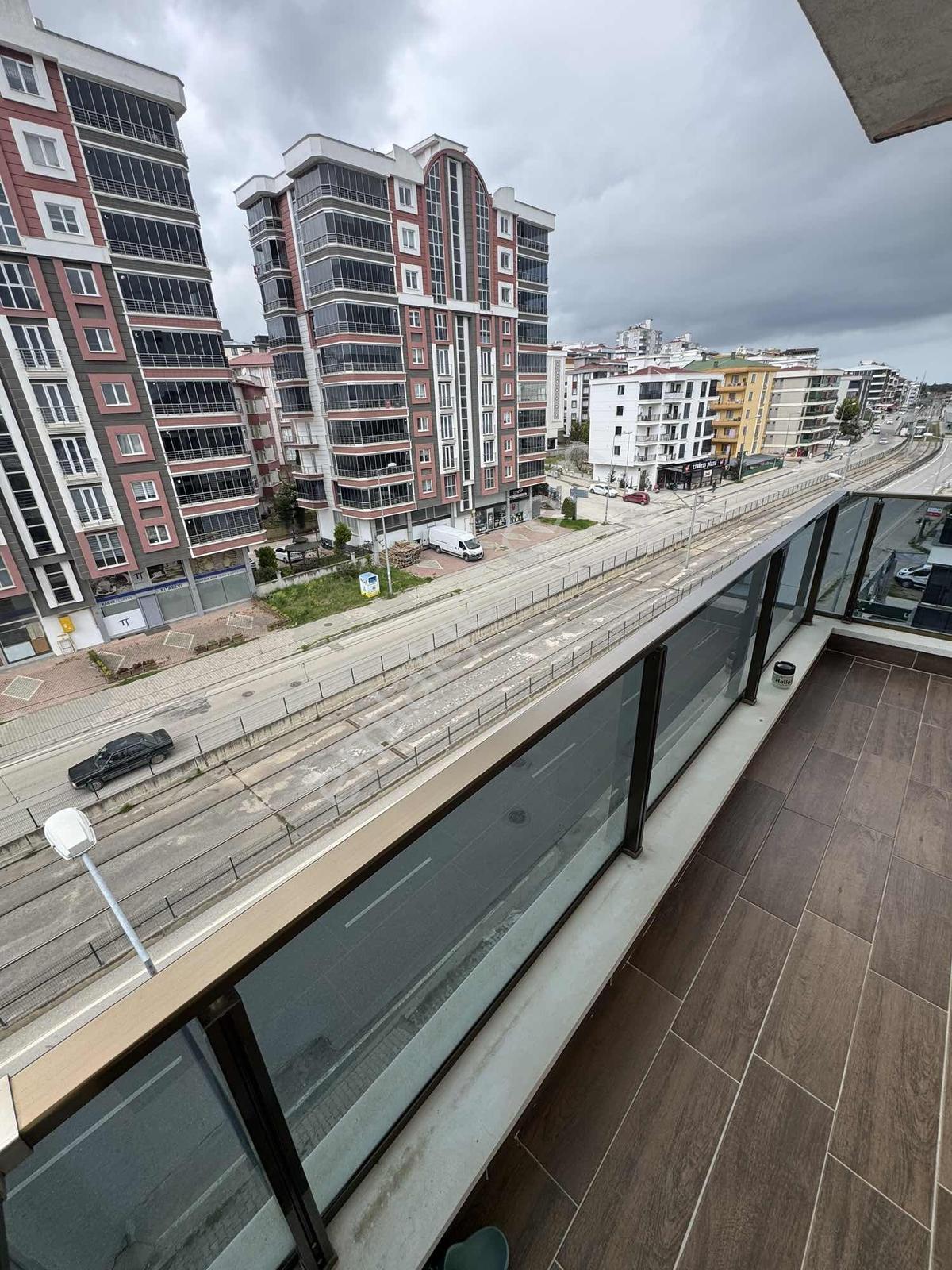 Tramvaya Cephe Ful Eşyalı Kiralık Daire - Görsel 7